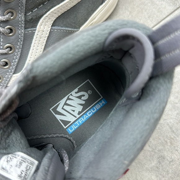 UGG Gray and White Women's Shoes - Picture 11 of 13